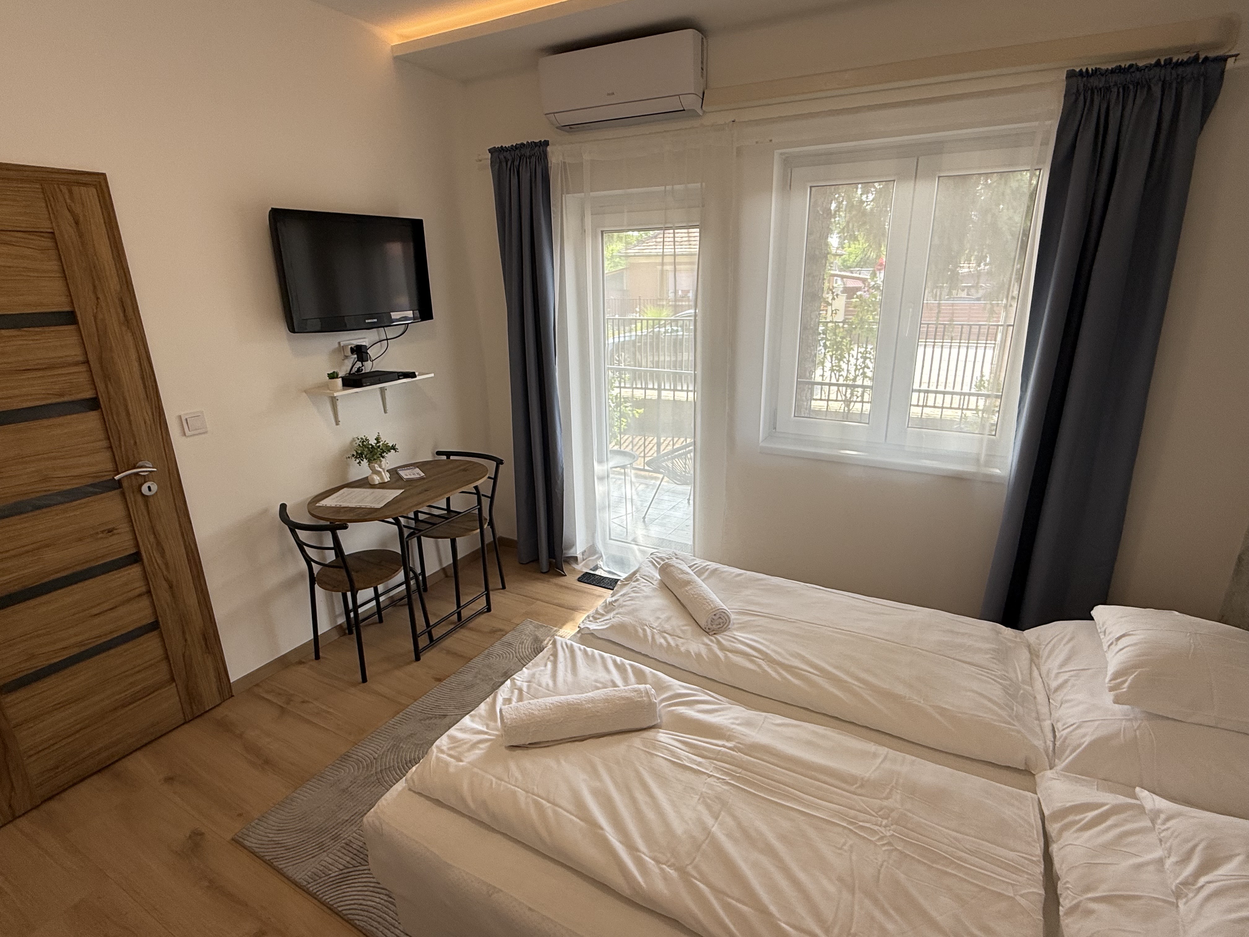 1 person room
